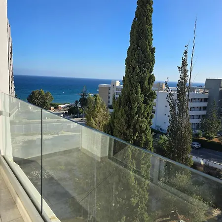 White Sea View Apartment Apartment